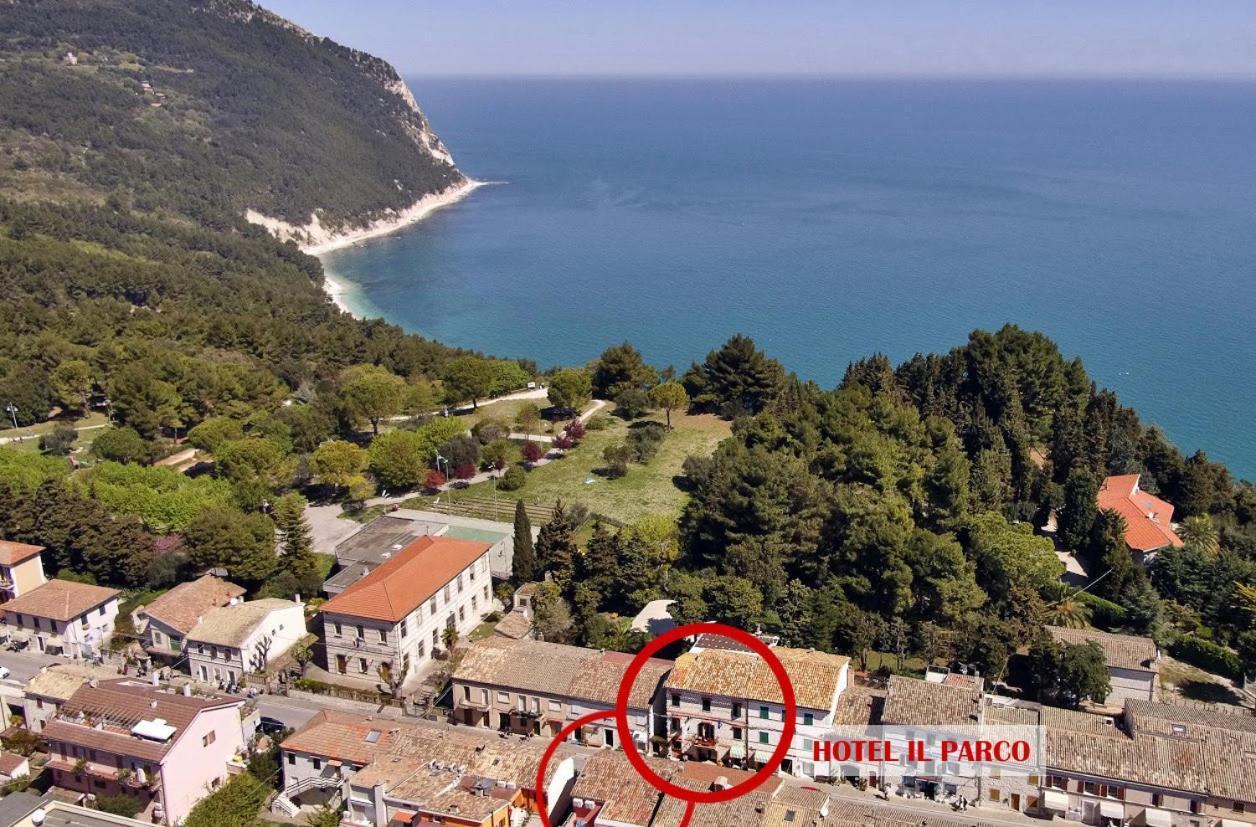 Hotel Il Parco Sirolo Esterno foto