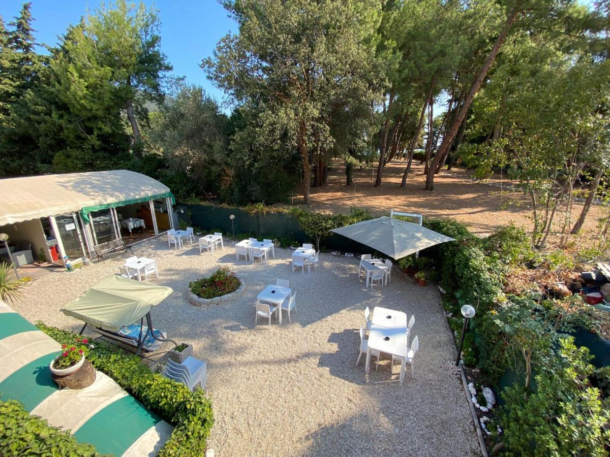Hotel Il Parco Sirolo Esterno foto