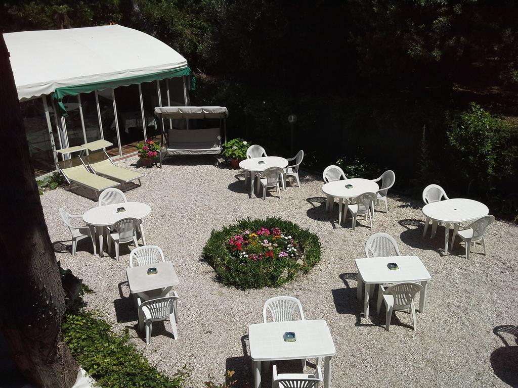 Hotel Il Parco Sirolo Esterno foto